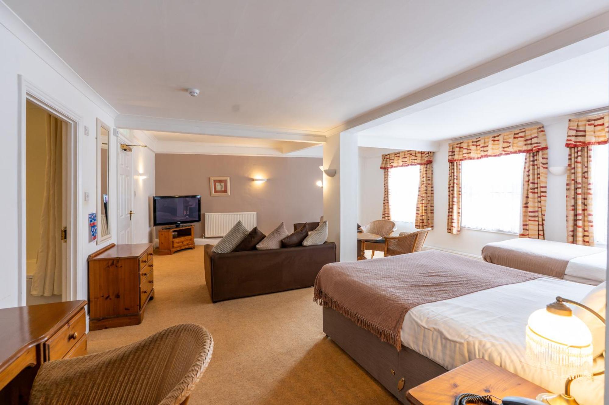 Tyacks Hotel